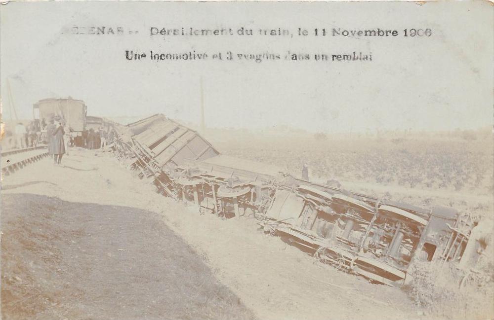 CPA 34 PEZENAS TRAIN DERAILMENT 11 NOV 1906 ONE LOCOMOTIVE AND 3 CARS IN