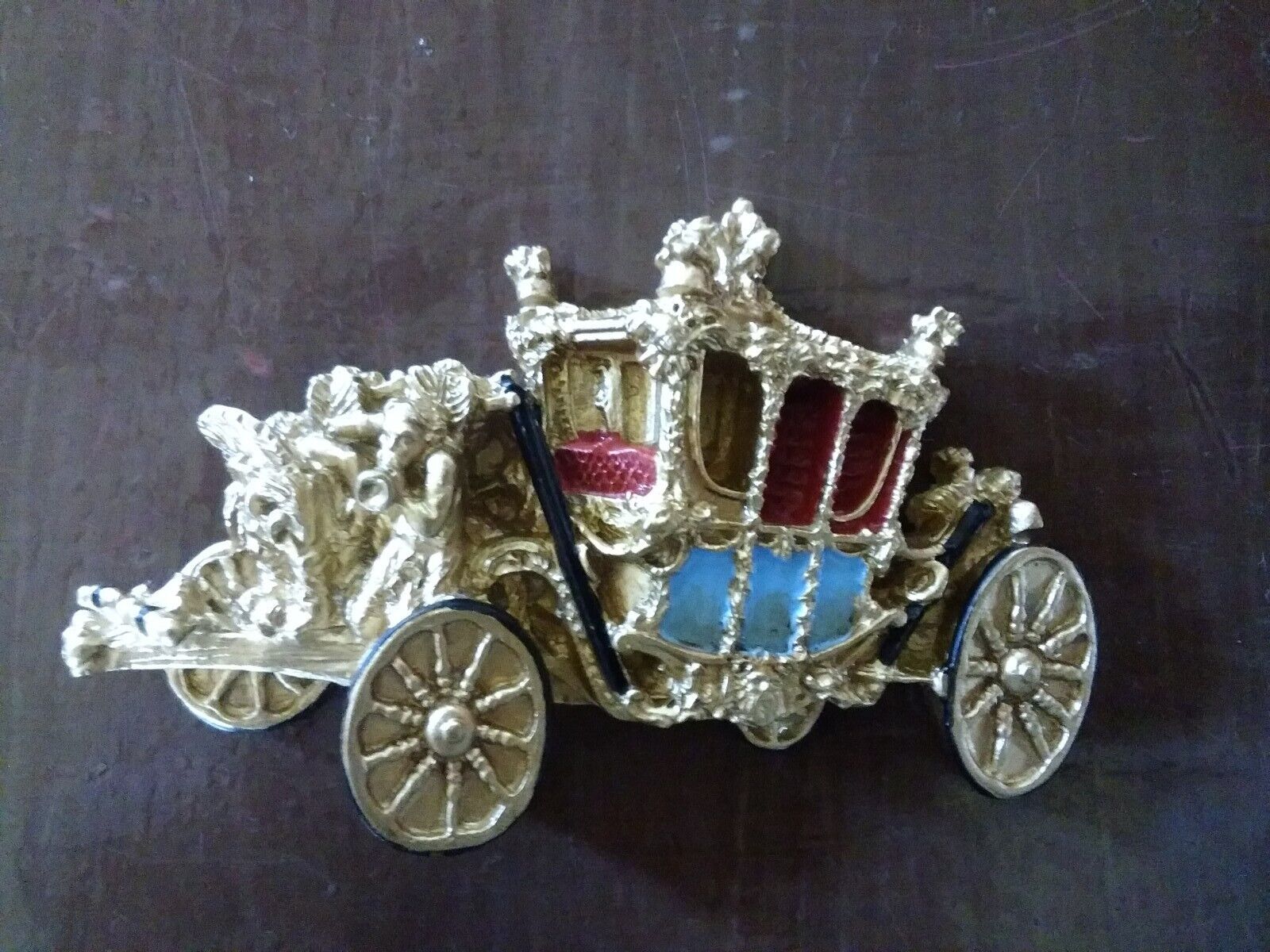 3D Magnet Authentic British Royal Family Gold State Coach Carriage vintage