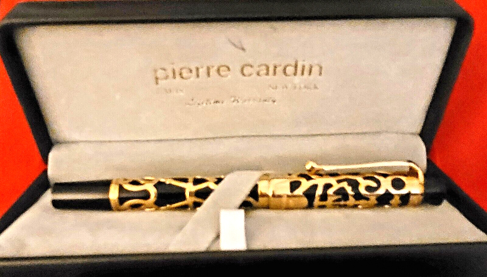 ''THE EMPEROR'' FOUNTAIN PEN BY PIERRE CARDIN. EXCELLENT MINTY CONDITION. IN BOX