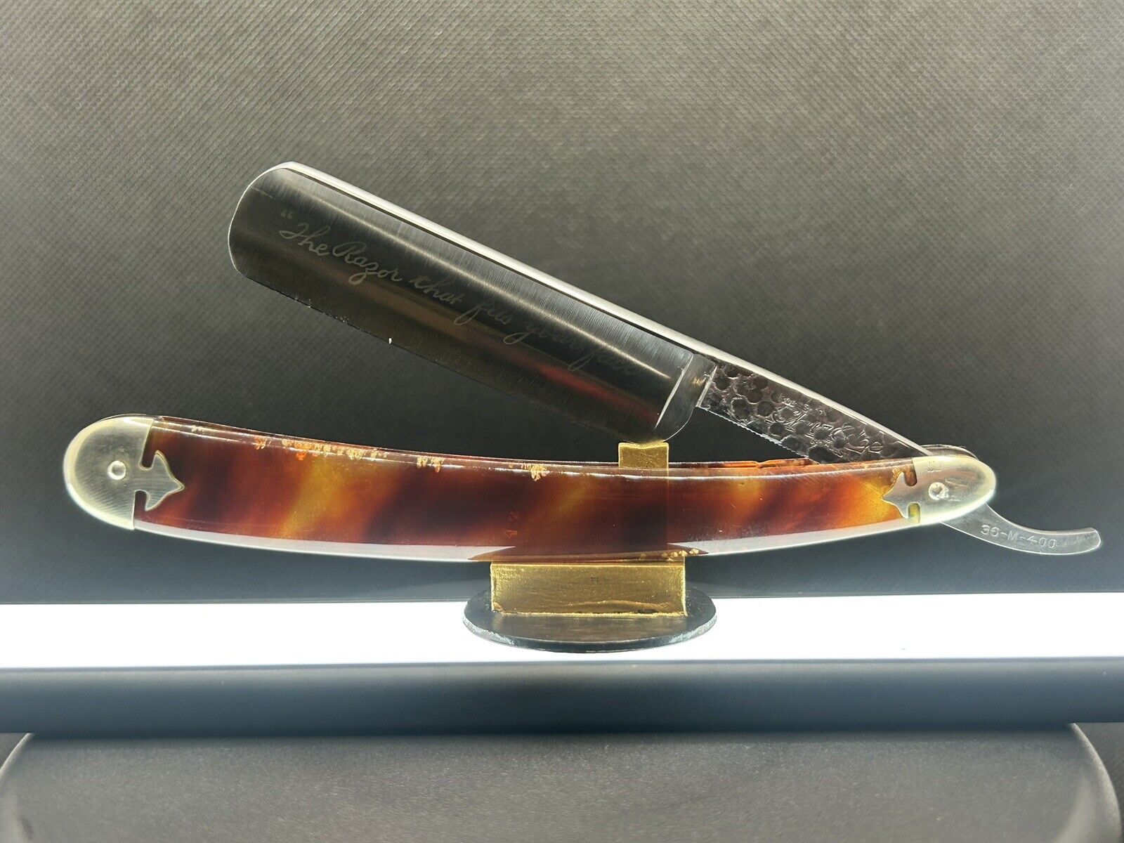 Robeson Cut. Co, “ Shur -edge”straight razor shave ready. USA 1893-1977.