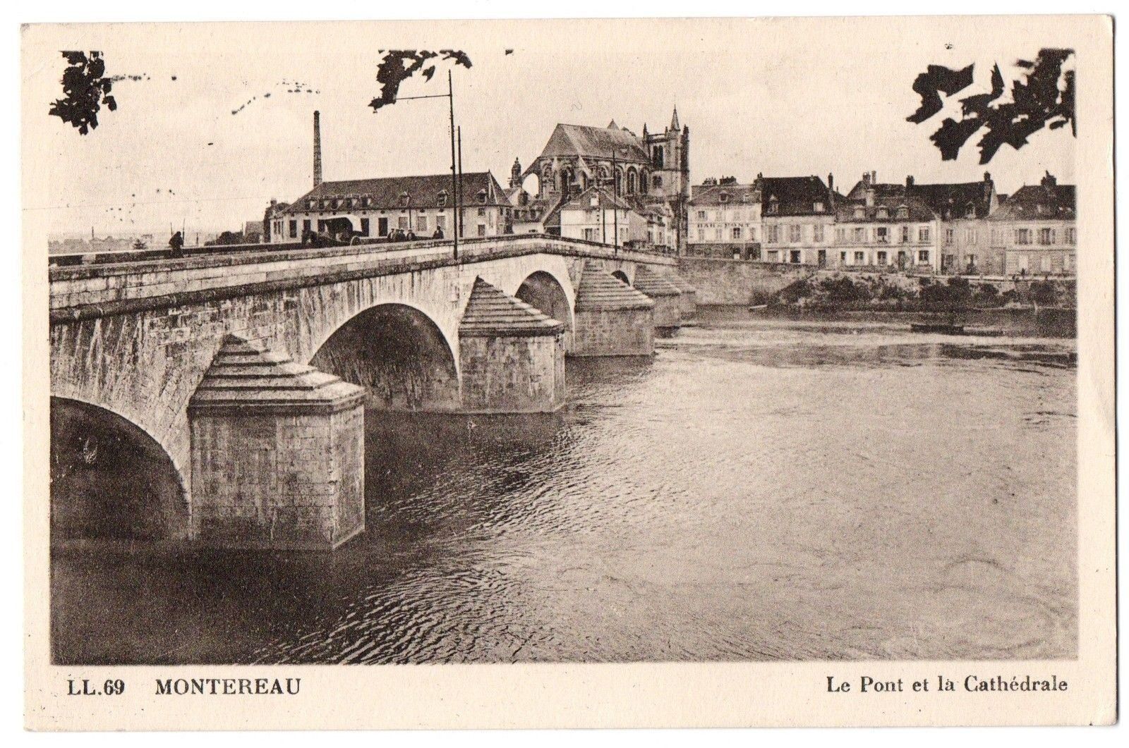 CPA 77 - MONTEREAU (Seine et Marne) - LL. 69 - The Bridge and the Cathedral