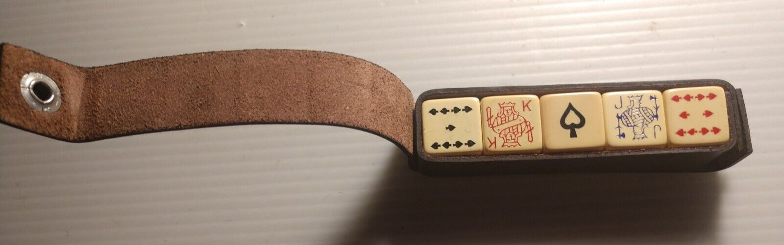 Vintage 5/8” Bakelite Set Of 5 Poker Dice In Leather Case