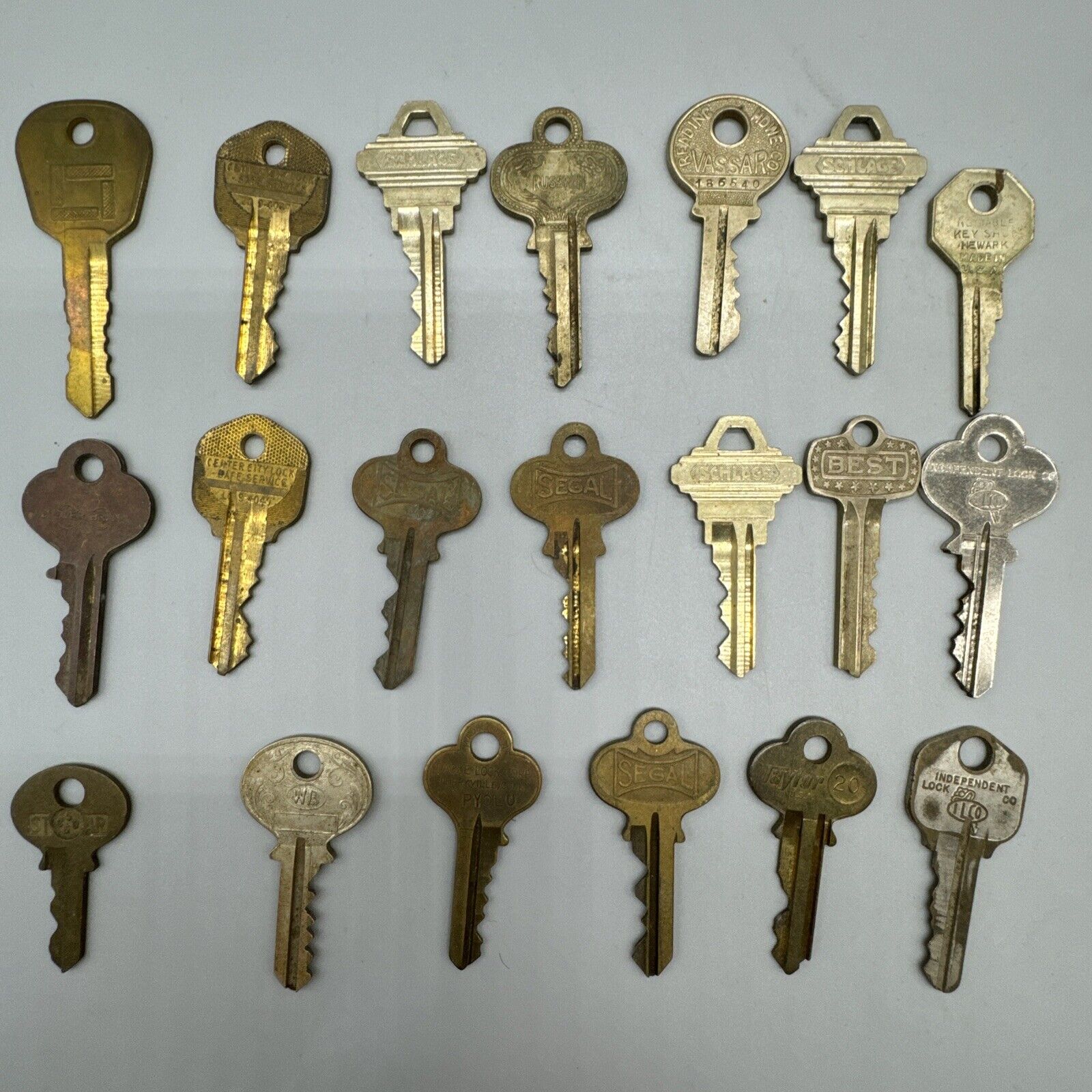 Lot of 20 Vintage keys