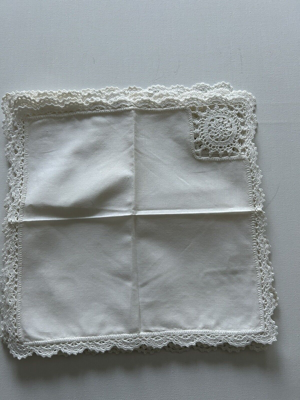 Set of 6 Vintage White Cloth Napkins Crochet Corner Floral Design Scalloped Edge