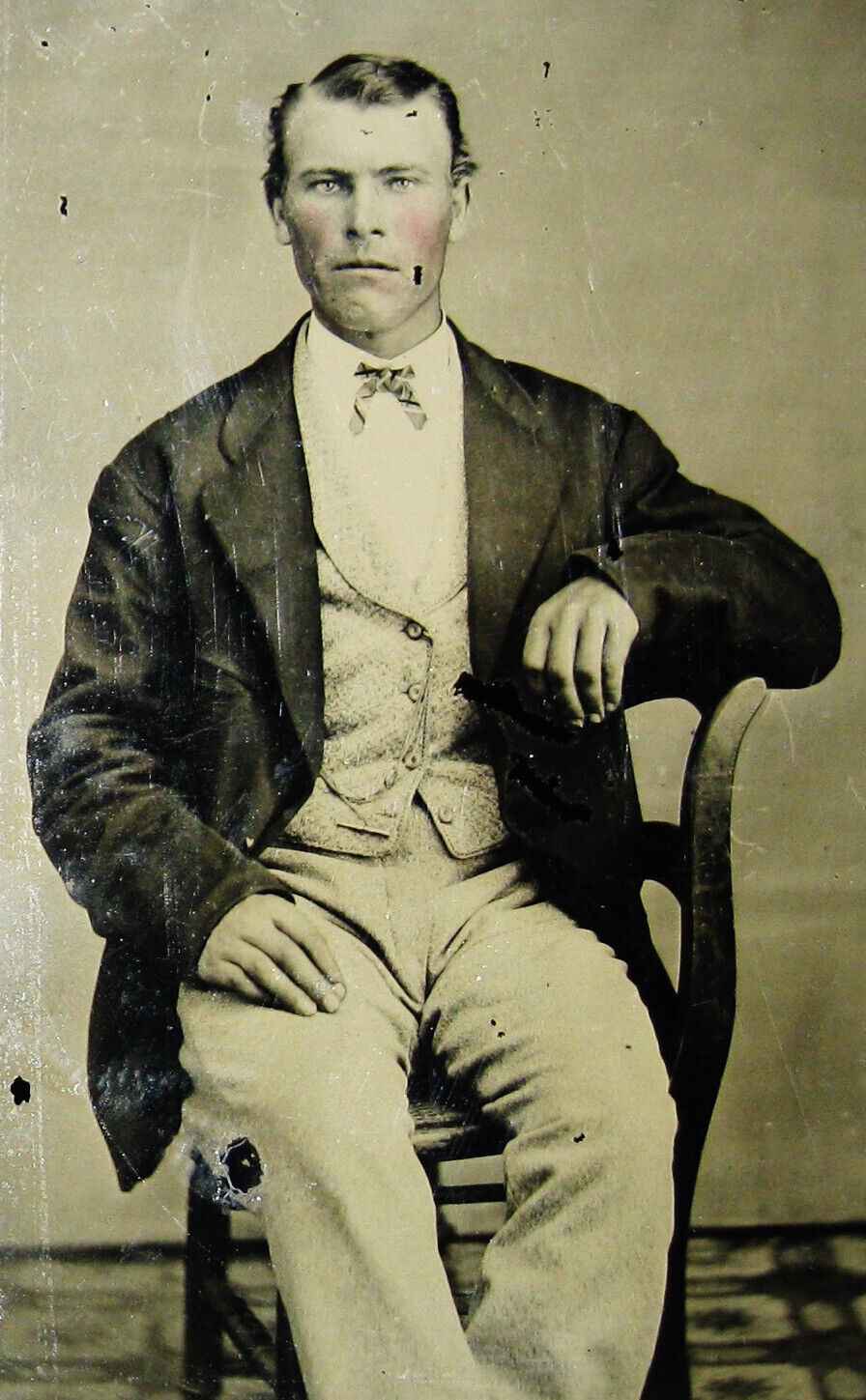 TINTYPE PHOTO OF A HANDSOME DAPPER SEATED YOUNG MAN