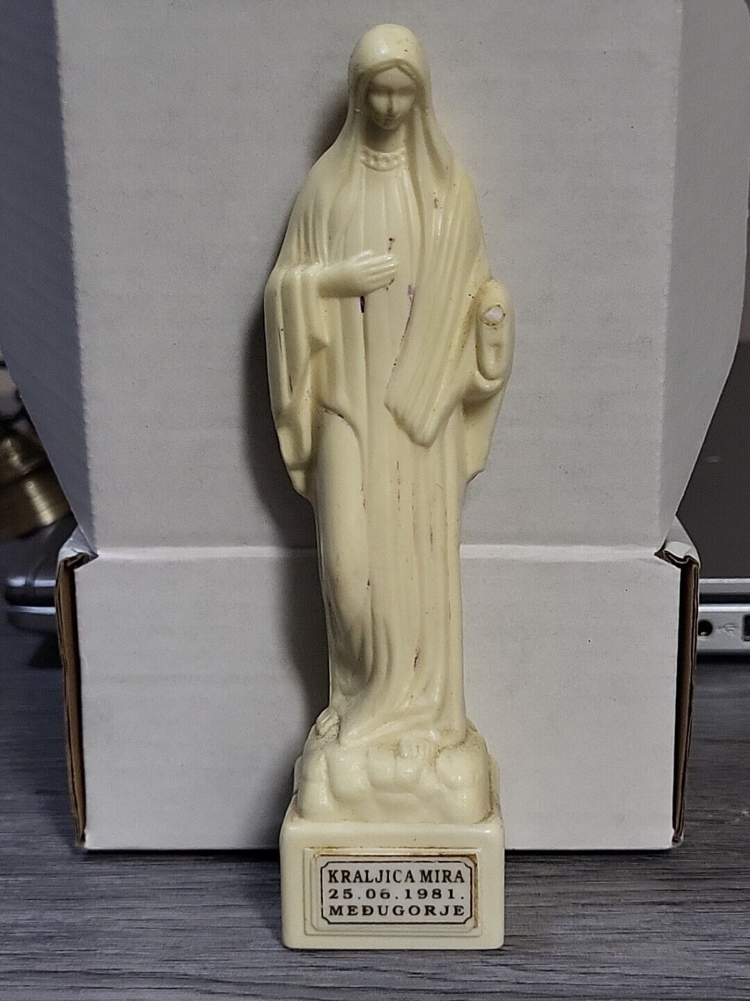 Statue Madonna resin Kraljica MIra Our Lady of Medjugorje Queen Peace