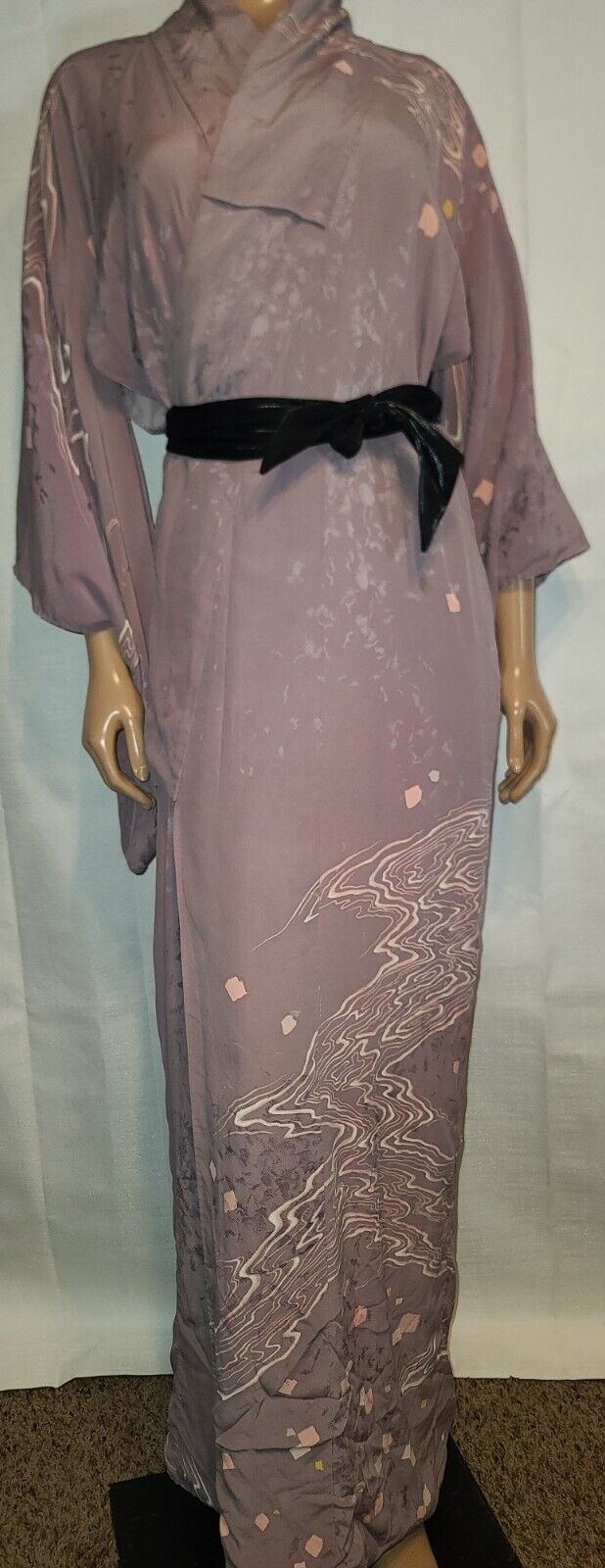 Vintage Japanese Kimono Beautiful Light purple and pink silk