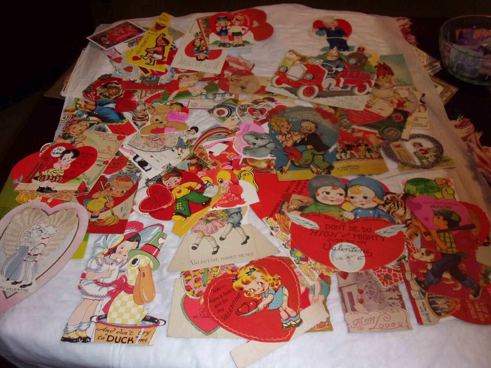 GIANT COLLECTION OF VINTAGE VALENTINES
