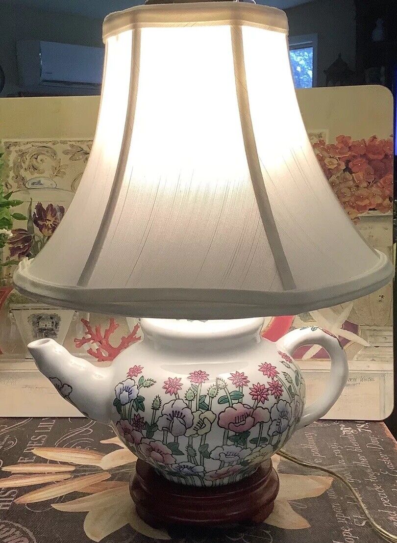 Teapot Shaped Lamp On Dark Wood Base~w/Shade~Multi Floral Design~Excellent~