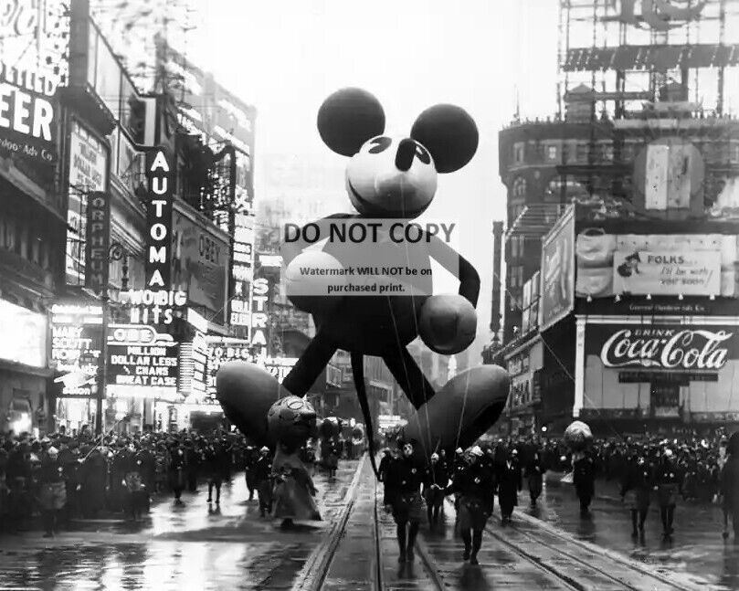 FIRST MACY\'S THANKSGIVING DAY PARADE IN NEW YORK CITY 1934 - 8X10 PHOTO (BT918)