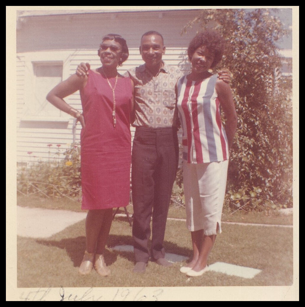 Old Color Photo BLACK AFRICAN AMERICAN FAMILY FOURTH OF JULY PARTY 1963