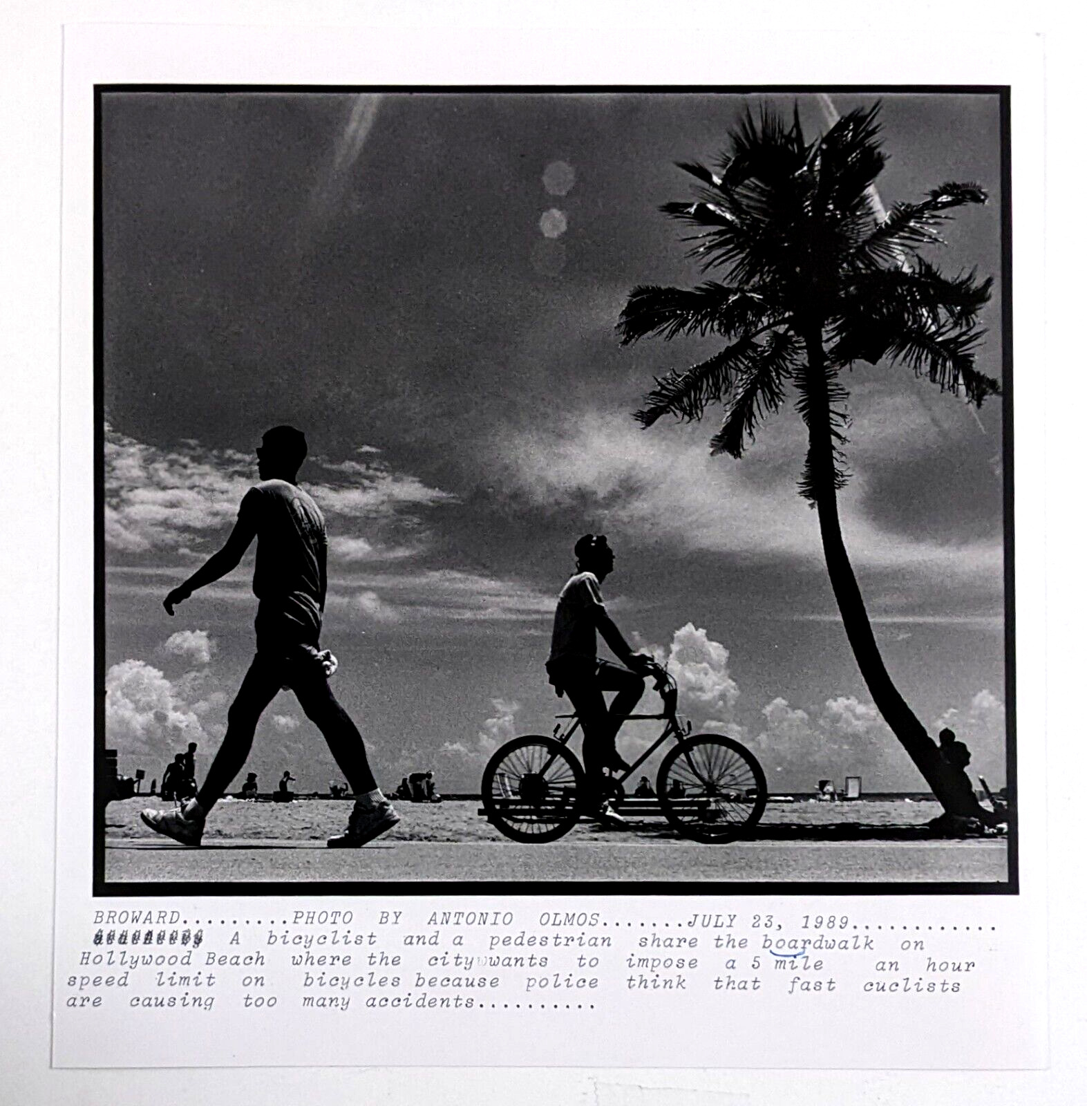1989 Hollywood Beach Florida Boardwalk Cyclist Pedestrian Vintage Press Photo