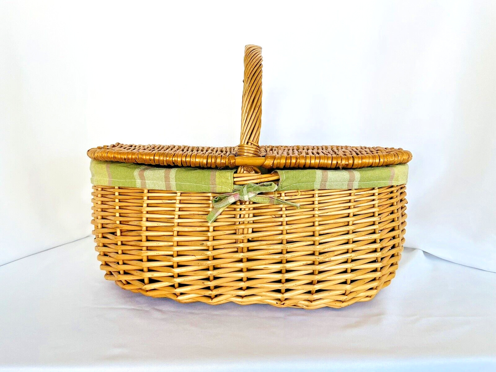 Vintage Wicker Picnic Woven Rattan Storage French Country Classic Basket