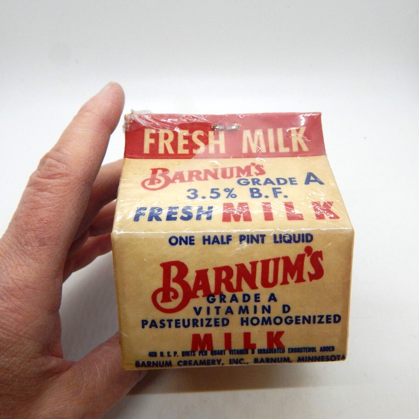 Barnum\'s Creamery in Barnum, Minn. Mn. Wax HALF PINT Milk Container - Circa 1950