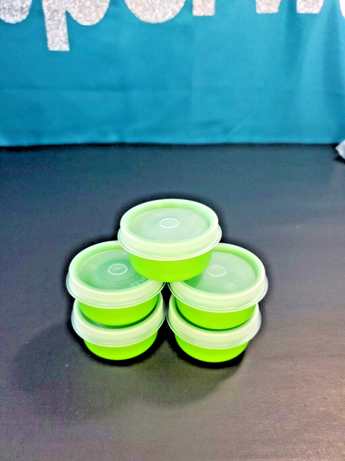 Tupperware Smidgets Green and Sheer Seals Mini 1oz Containers Set of 5 Smidget