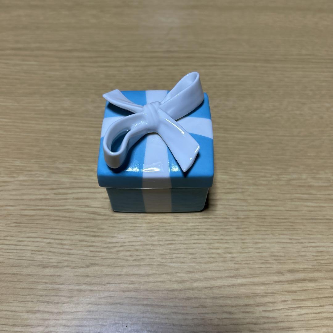 TIFFANY & Co. Mini Blue Ribbon Bow Box Jewelry Case Trinket Porcelain no box