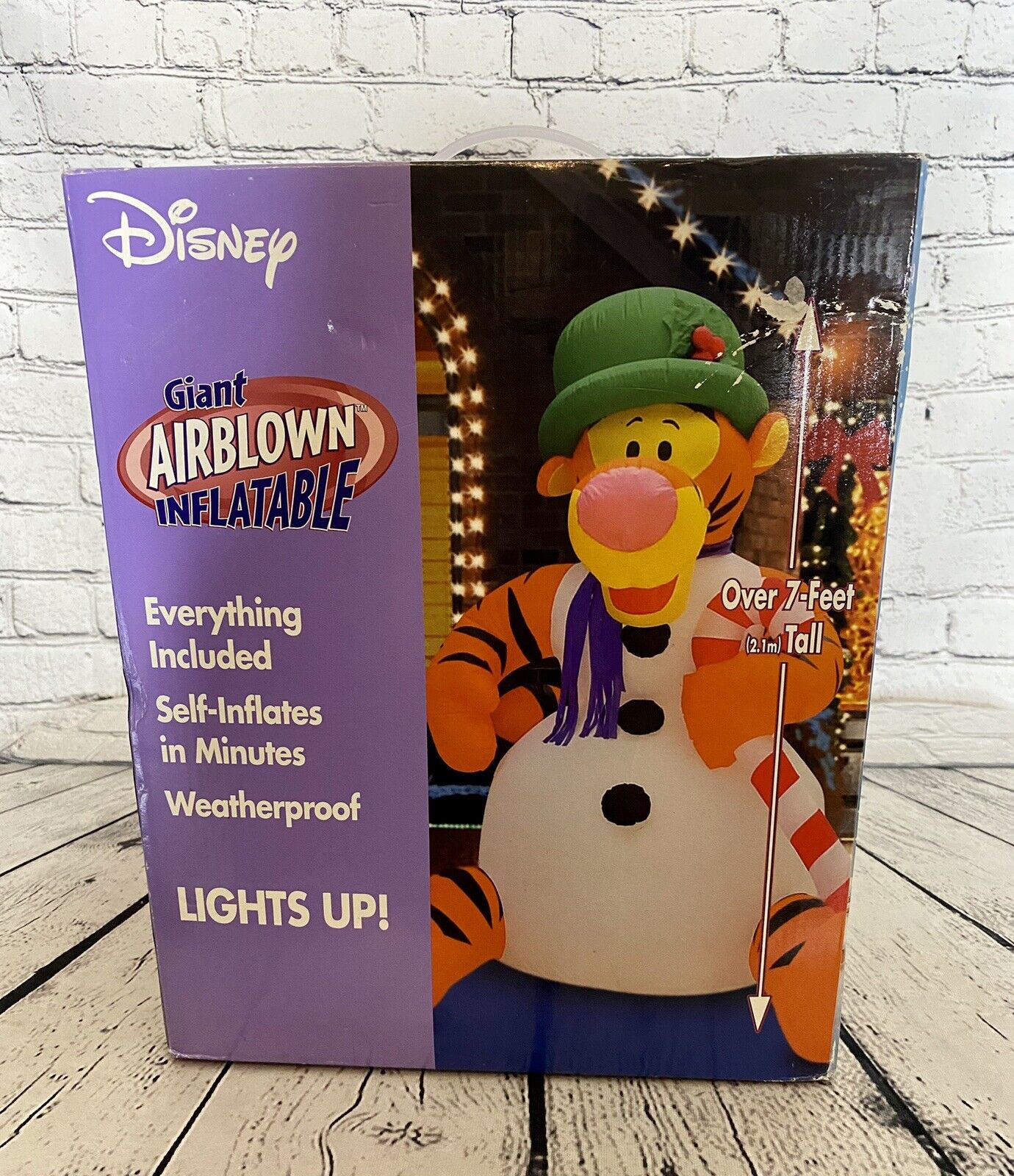 NIB DisneyGemmy 7ft+Tall Lighted Inflatable  Airblown Tigger With Snowballs 2004