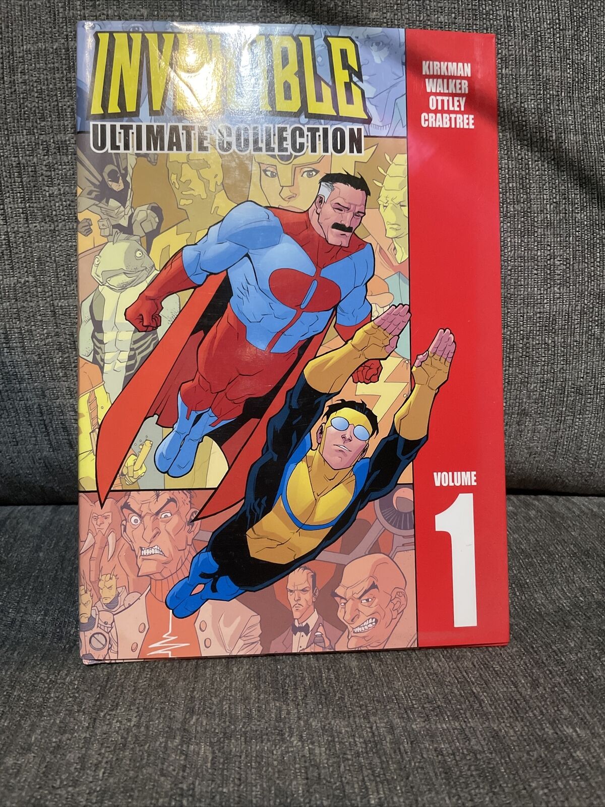 Invincible: the Ultimate Collection #1 (Image Comics Malibu Comics 2005)