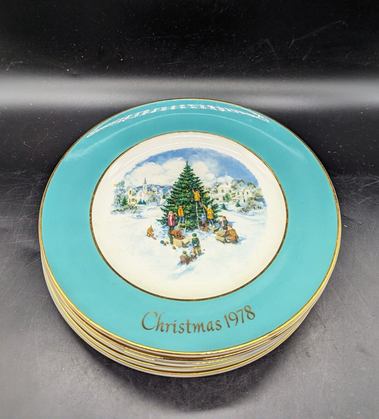 Lot/5 Vintage Wedgwood For Avon The Christmas Plate Series 1975-1979 9\