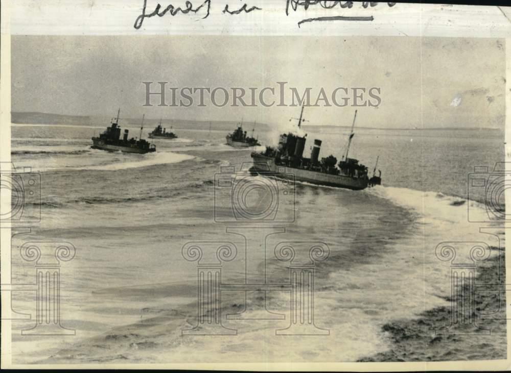 1940 Press Photo British Navy\'s destroyer ships, England - pim01835