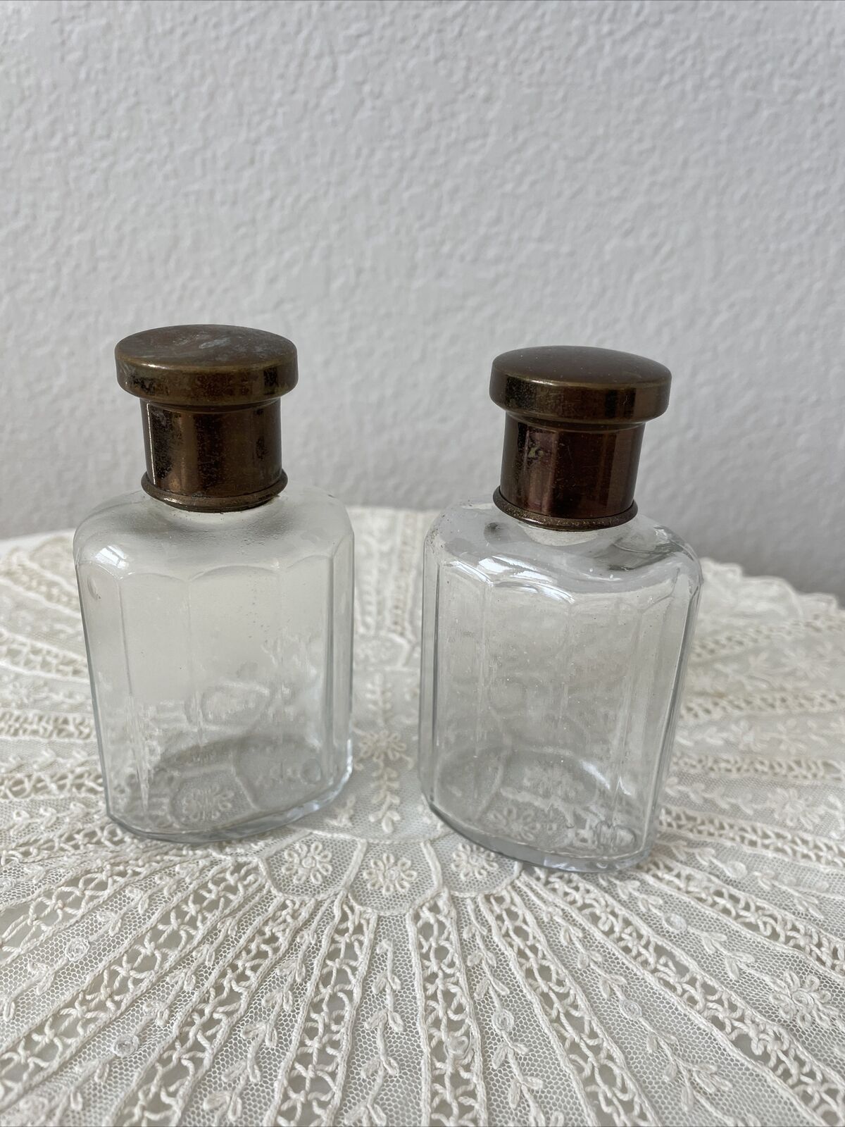 2 Antique VTG Pharmacy Glass Smelling Salts Toiletry Travel Bottles Brass Cap
