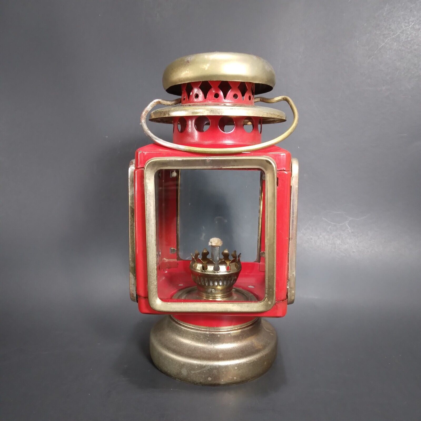 Vtg Colonial Coach Hurricane Lantern Kerosene Lamp Square Red & Gold Tone Metal