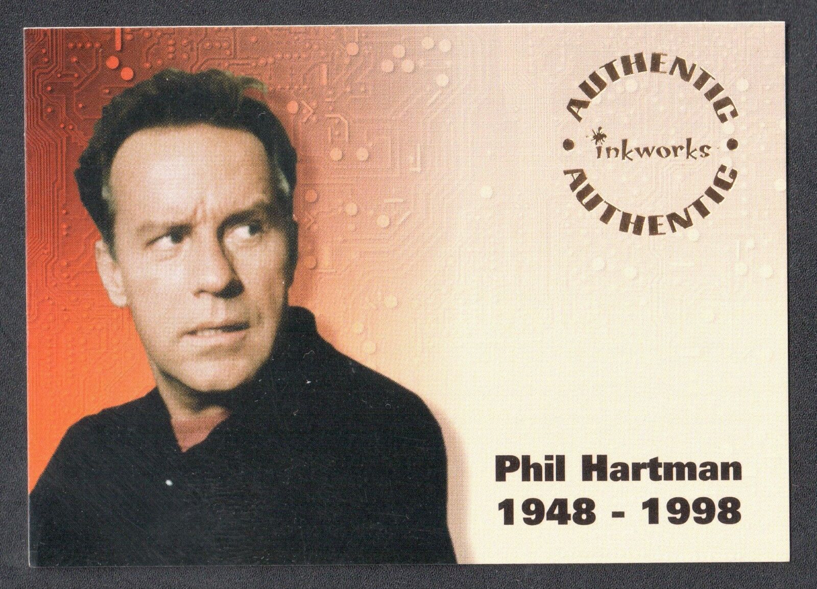 SMALL SOLDIERS Inkworks 1998 PHIL HARTMAN (1948-1998) RARE FOIL TRIBUTE CARD 