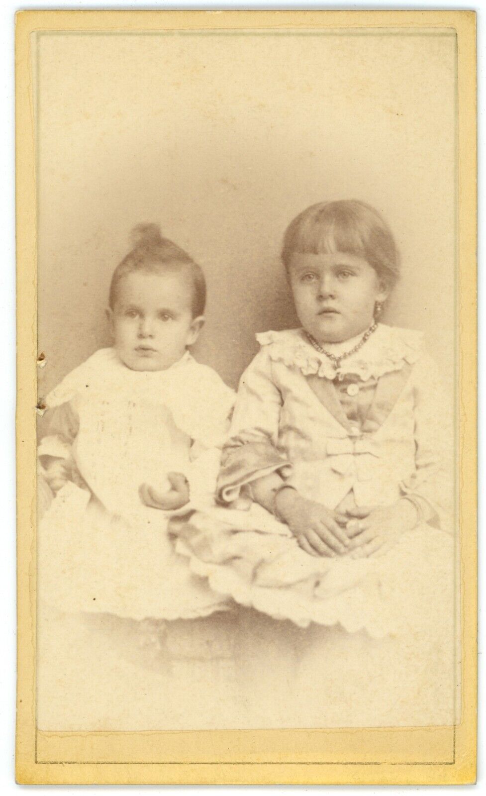 CIRCA 1880\'S ADORABLE ANTIQUE CDV  OF TWO SISTERS SITTING IN WHITE DRESSES