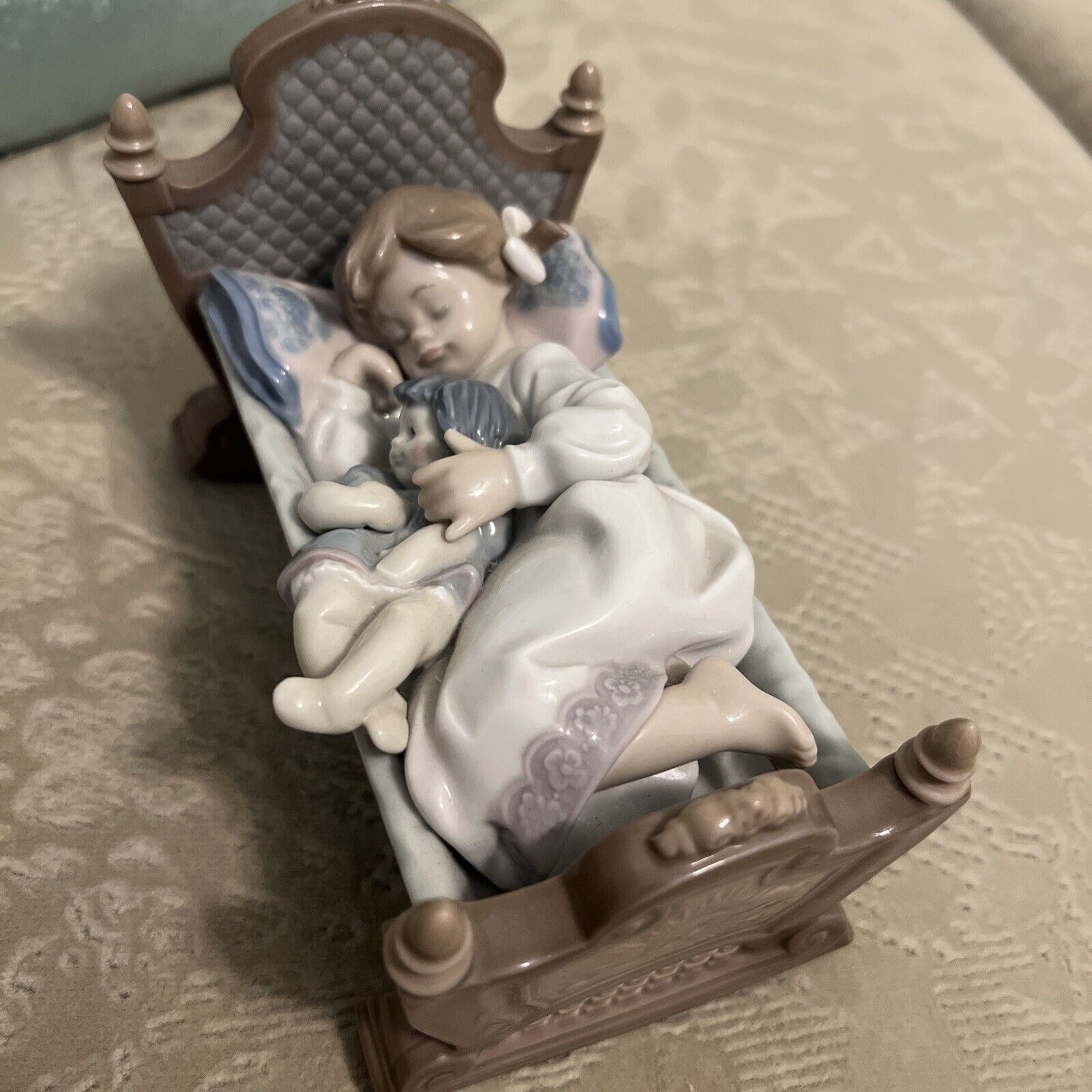 Lladro Figurine ROCK A BYE BABY GIRL & DOLL IN ROCKING CRADLE CRIB #5717 Mint