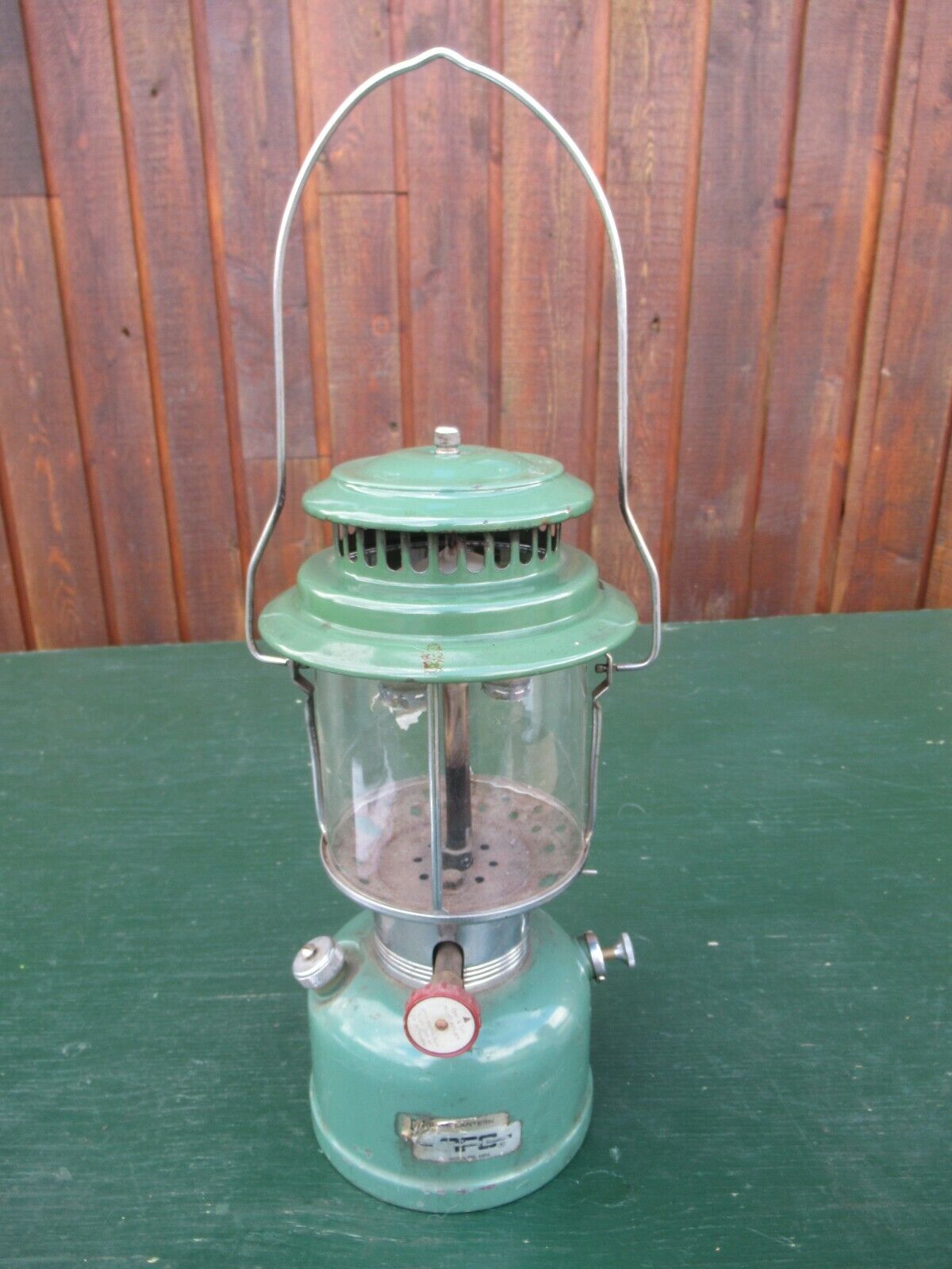 OLD GREAT Vintage Coleman AFC No 1022 Lantern Dark GREEN  Has Glass Globe