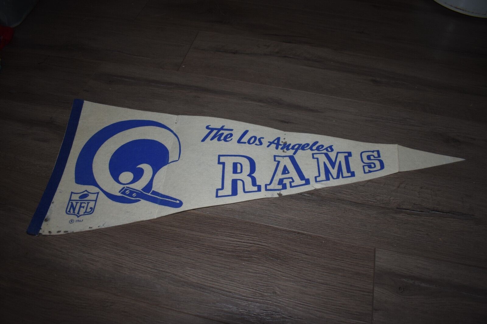 Vintage Los Angeles Rams pendant flag NOTE CONDITION