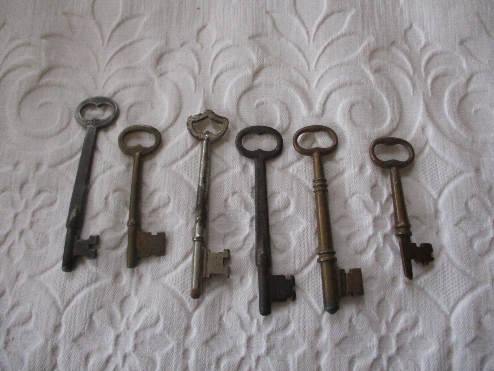 Mixed Lot of 6 Old Vintage Antique Skeleton Keys