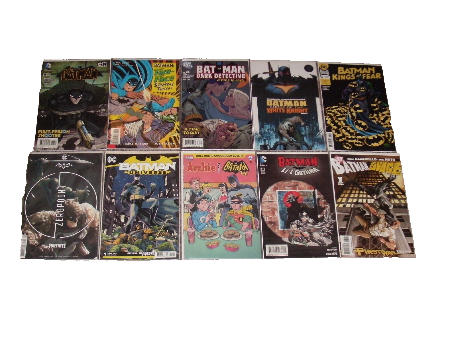 EPIC COMIC BOOK LOT OF 40 BATMAN TITLES CRAZY THERE ARE SO MANY. VF/NM 🦇