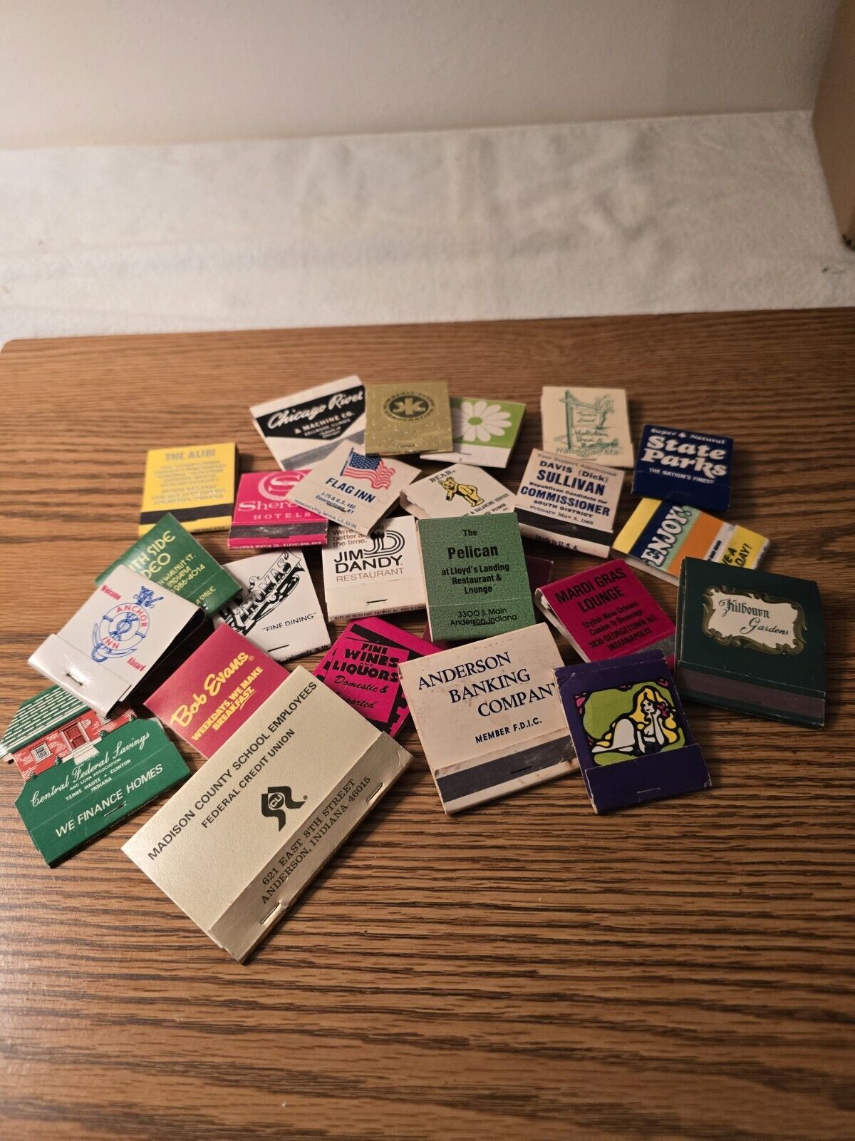 Vintage Lot of 25 Matchbooks,  (mostly unstruck) #2