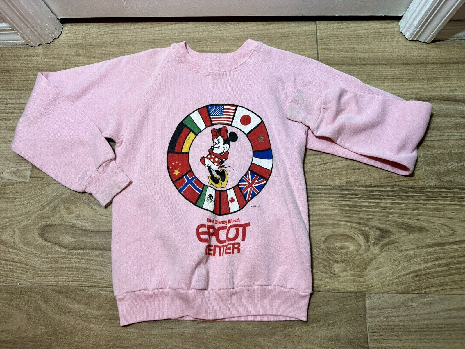VINTAGE 1982 Disney World Epcot Center Flags Sweater Rare Women’s Pink Minnie