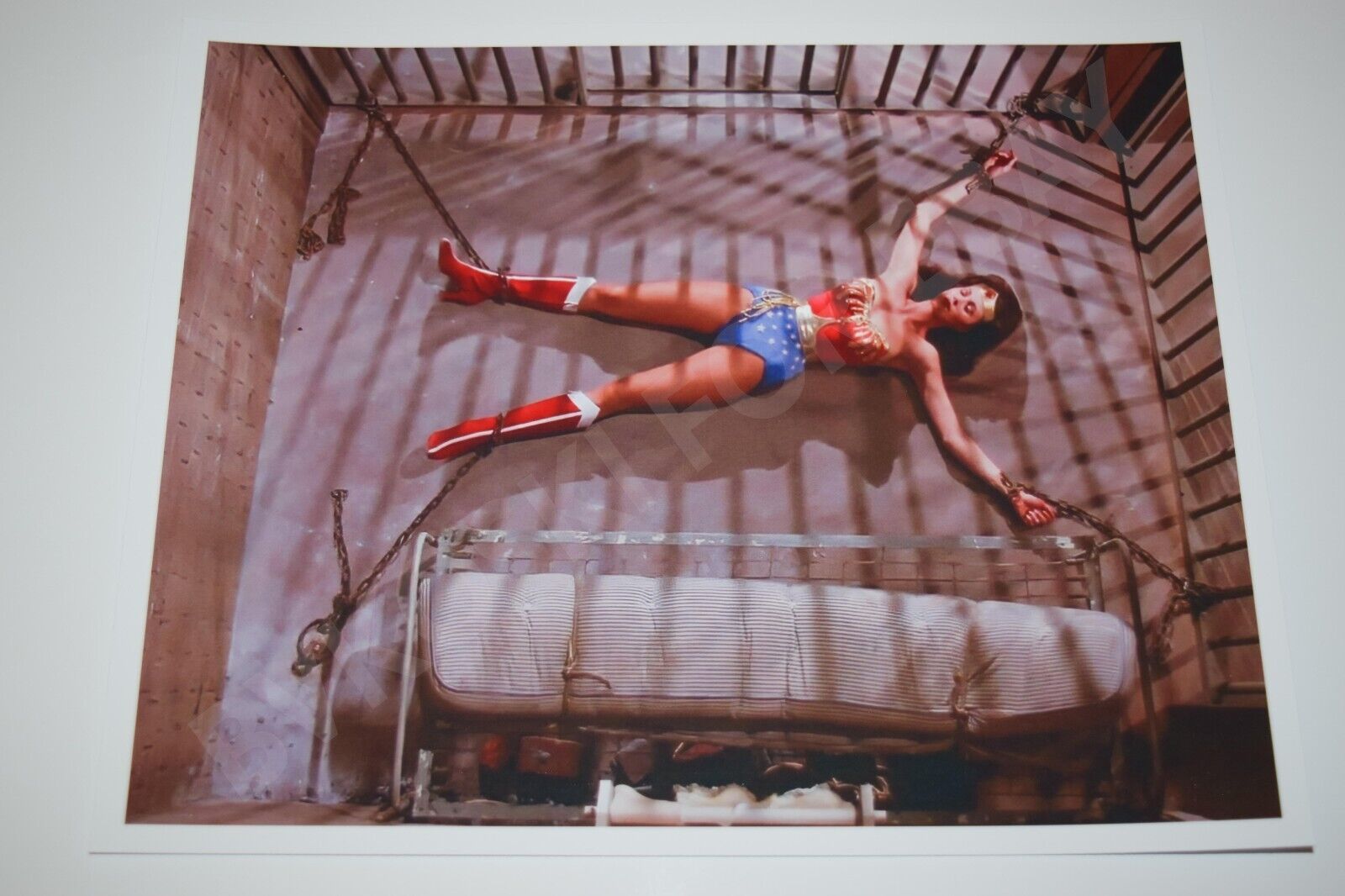 Lynda Carter Wonder Woman pinup 8x10 glossy photo Busty Sexy Cleavage tv 0586