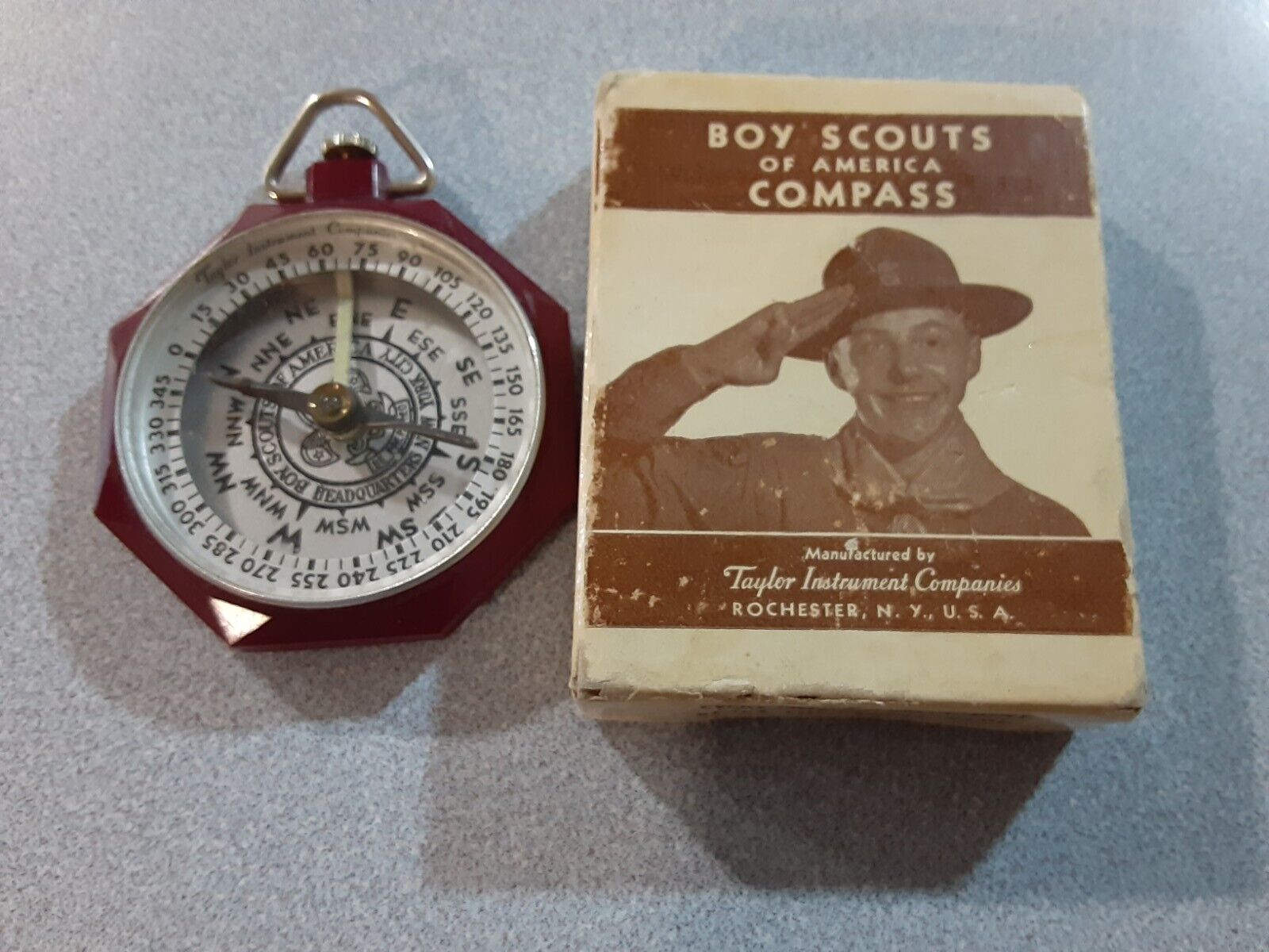 VINTAGE 1930S/1940S TAYLOR INSTRUMENT N.Y. BOY SCOUT COMPASS WITH ORIGINAL BOX