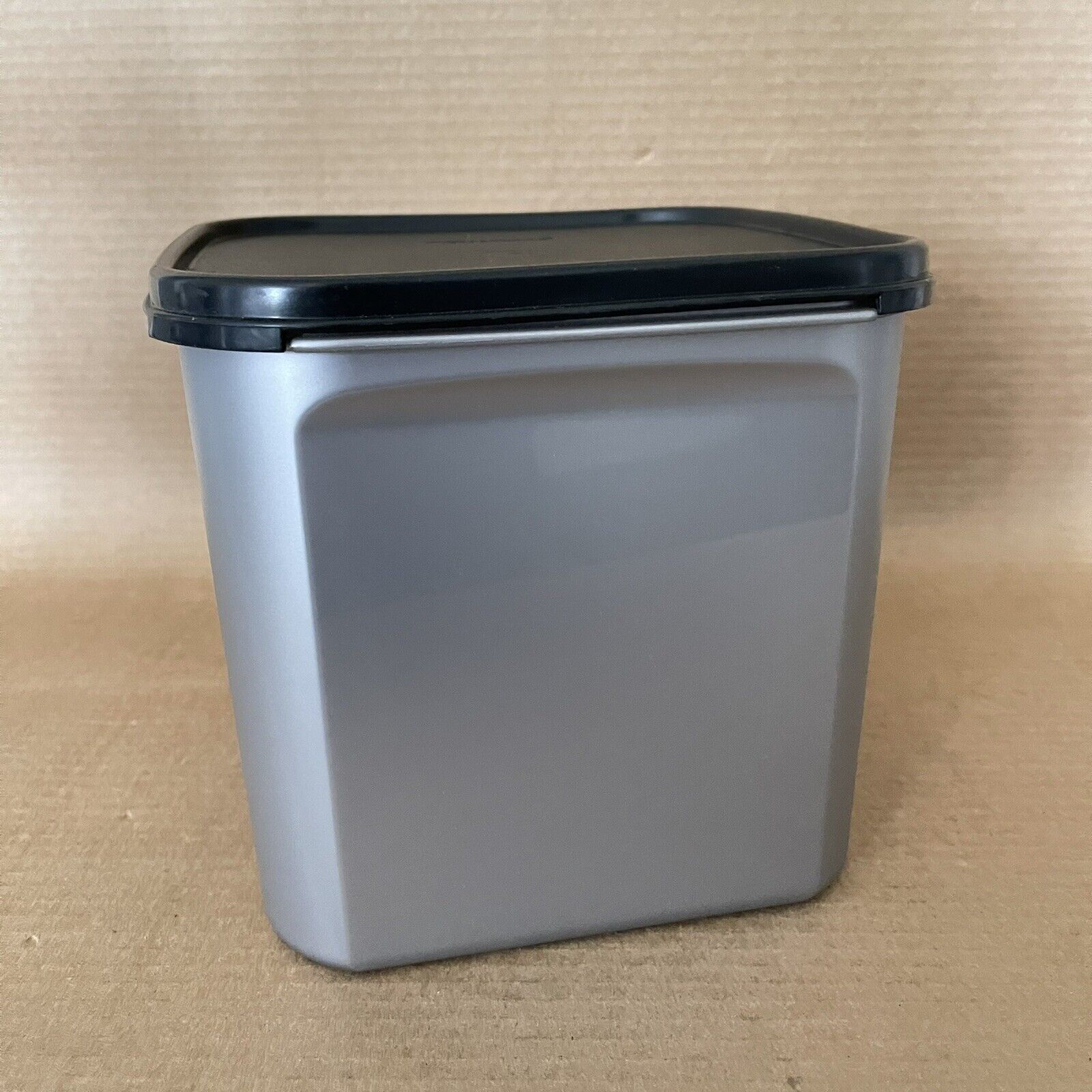 Tupperware Modular Mates #3 Square 17 Cup Silver Gray Container 1621 Black Seal