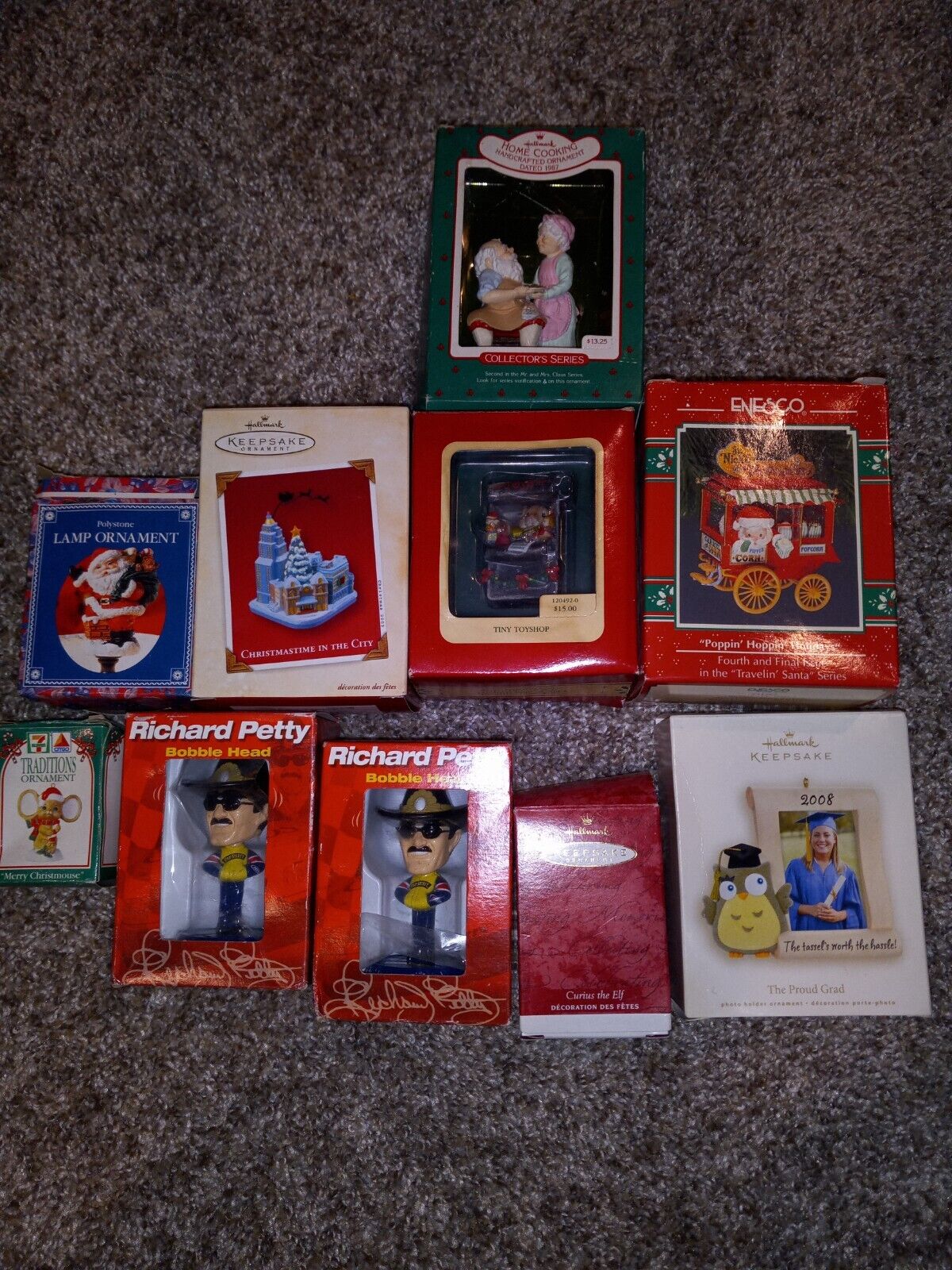 Lo Of Assorted Vintage Christmas Ornaments ,hallmark Enesco, And Others 