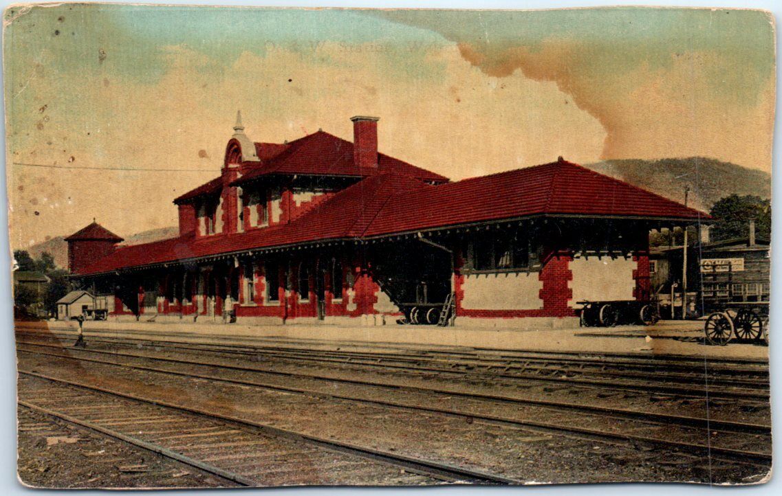 Postcard - O. & W. Station - Walton, New York