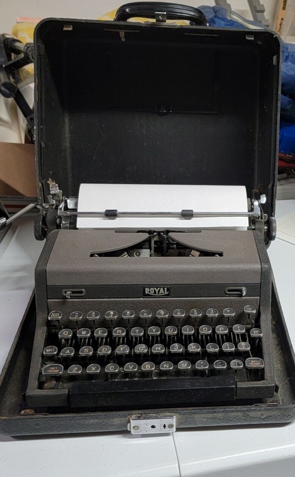 Vintage Royal Portable Typewriter With Original Case - Fully Works