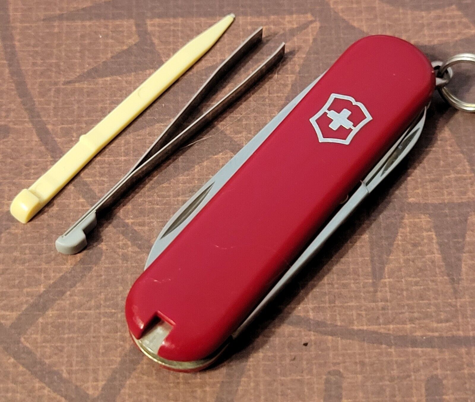 Victorinox Knife Made in Switzerland Swiss Army Sak Classic Red Mini Multi Tool