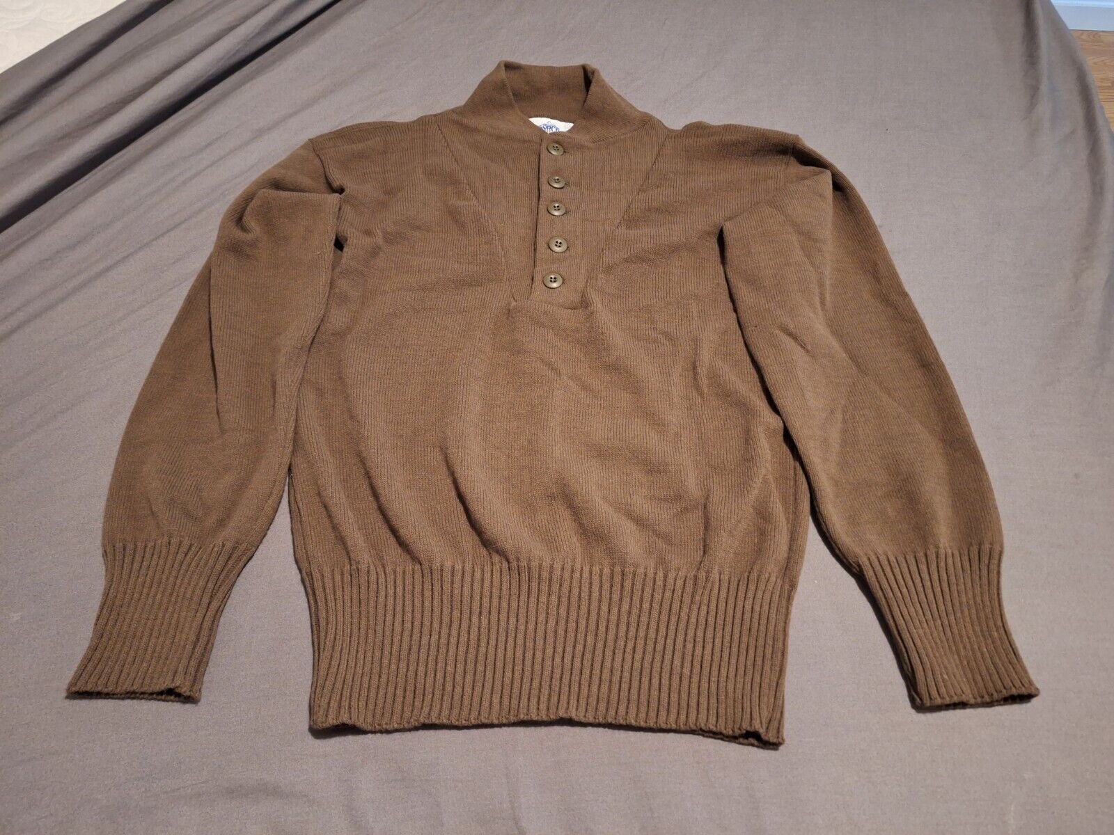 U.S. Army Man\'s OD Sweater Size Large (42-44) Used
