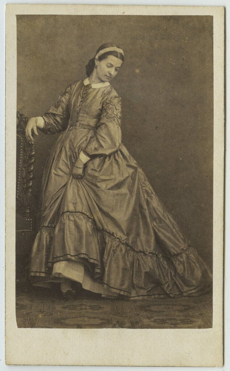 1861 CDV. Actress? Dancer? Dedication to Georges Desrousseaux signed Louise.