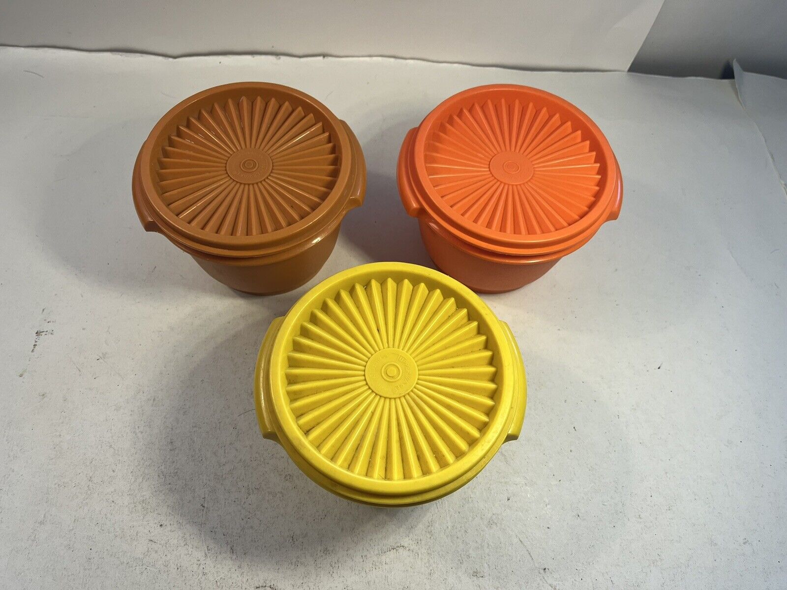 Vintage Tupperware Servalier Bowls #886 w/lids Set of 3 Yellow Orange & Orange