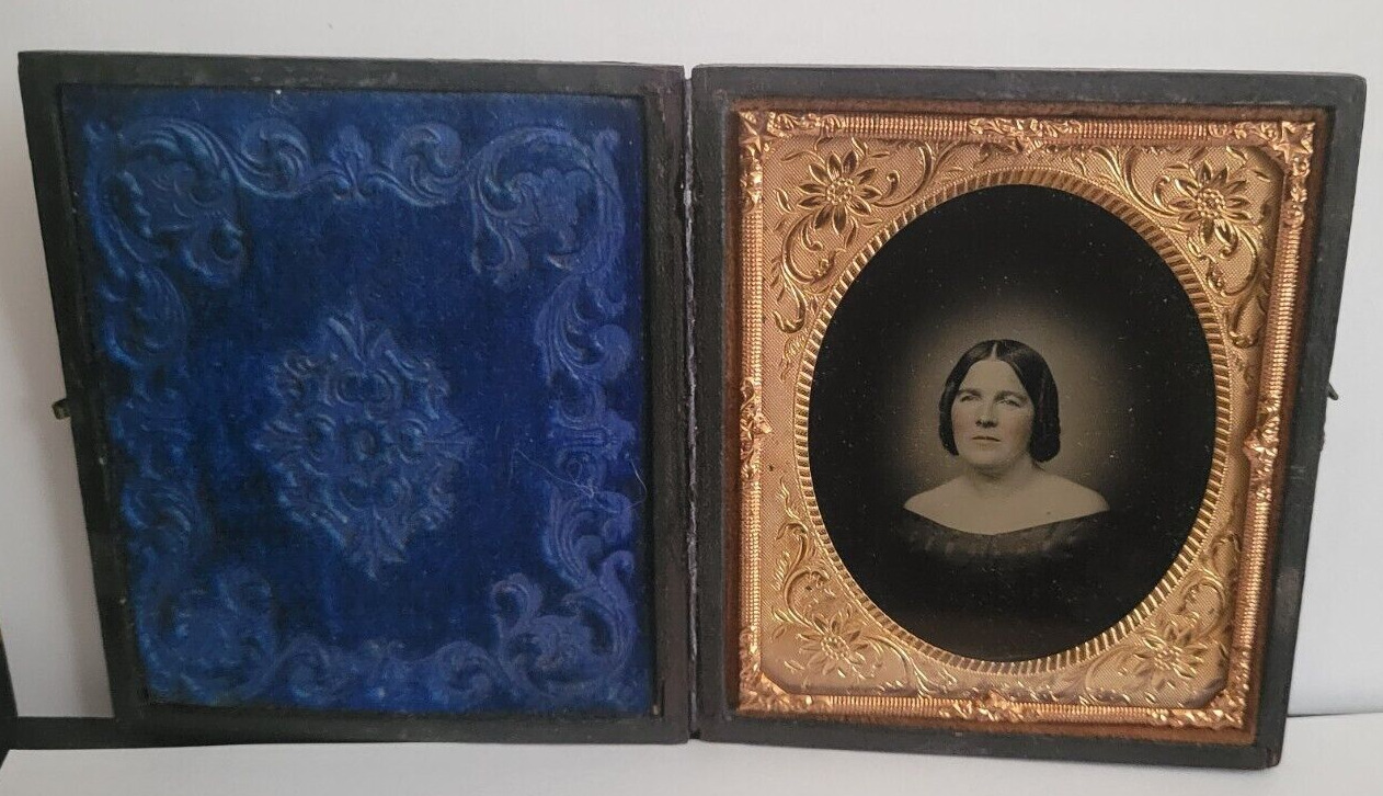 1850\'S 6TH RUBY AMBROTYPE DAGUERREOTYPE CASE...PRETTY LADY UNUSUAL BACKGROUND