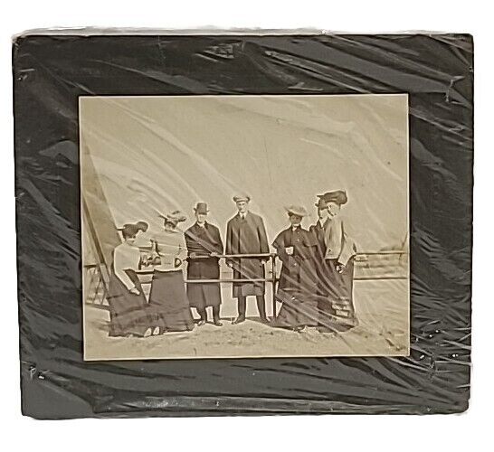 Original Black & White Cabinet Card Photograph 4 Women & 3 Men