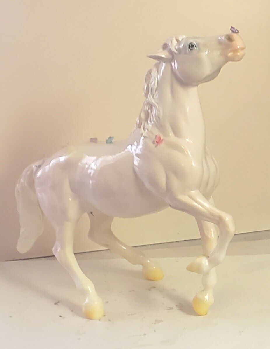 Breyer CM Spring NOW Cremello Semi Rearing Mustang With Butterflies
