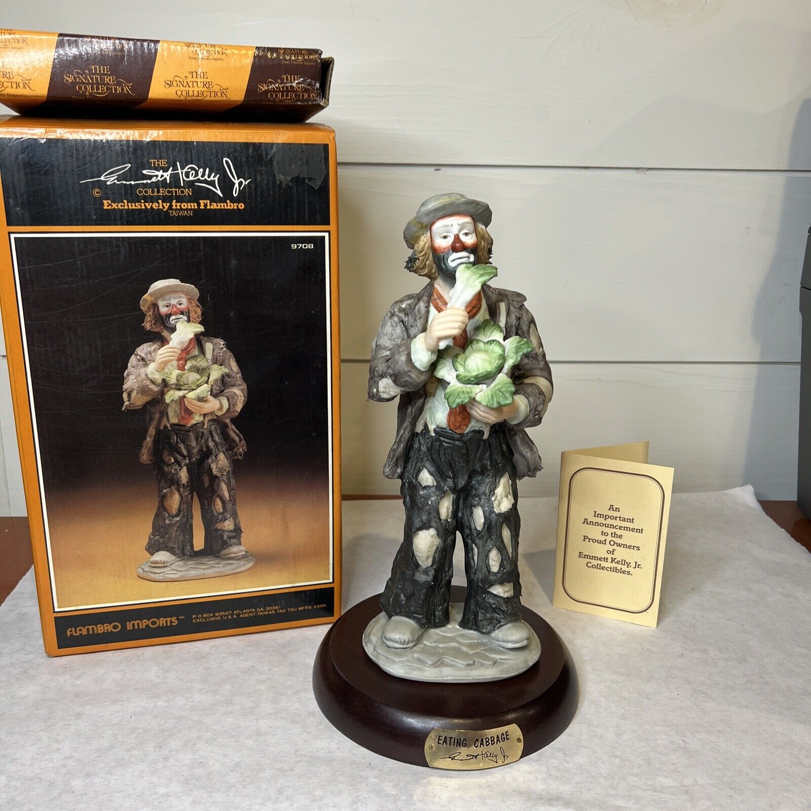 RARE Emmett Kelly JR.  figurine. “eating Cabbage” #9708 with wooden base LE 402