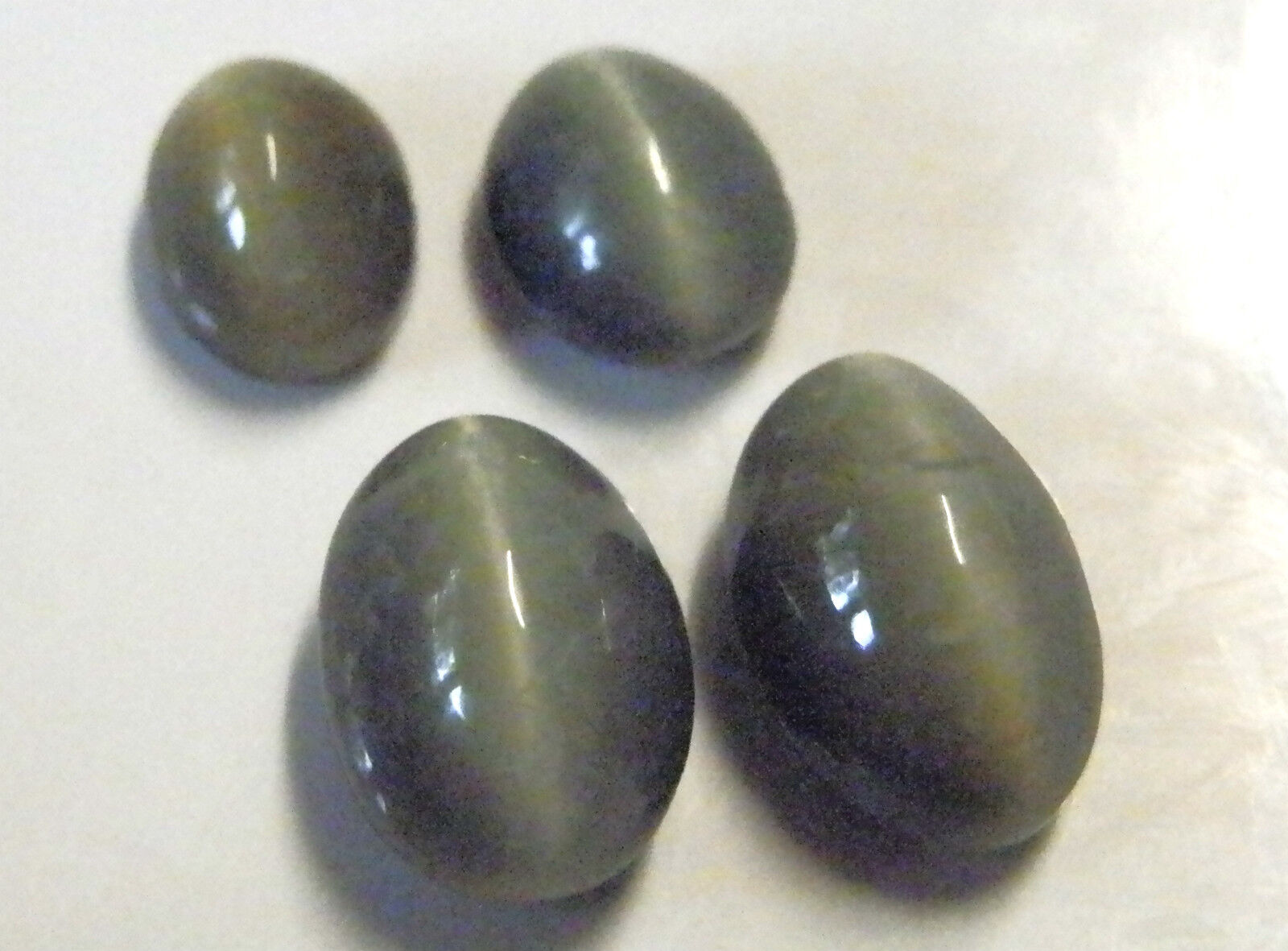 Natural earth-mined  cats-eye apatite specimens...21 carat
